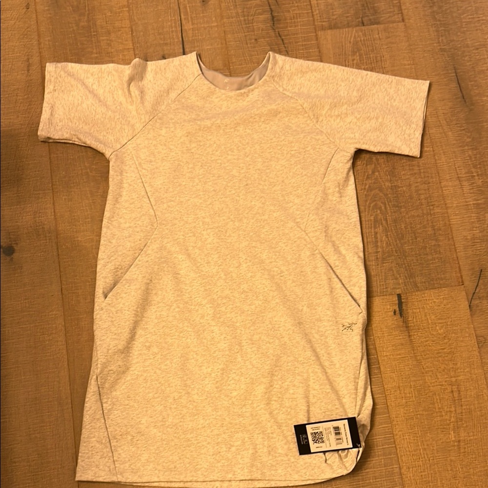 Arc'teryx Light Gray Short Sleeve Dress NWT